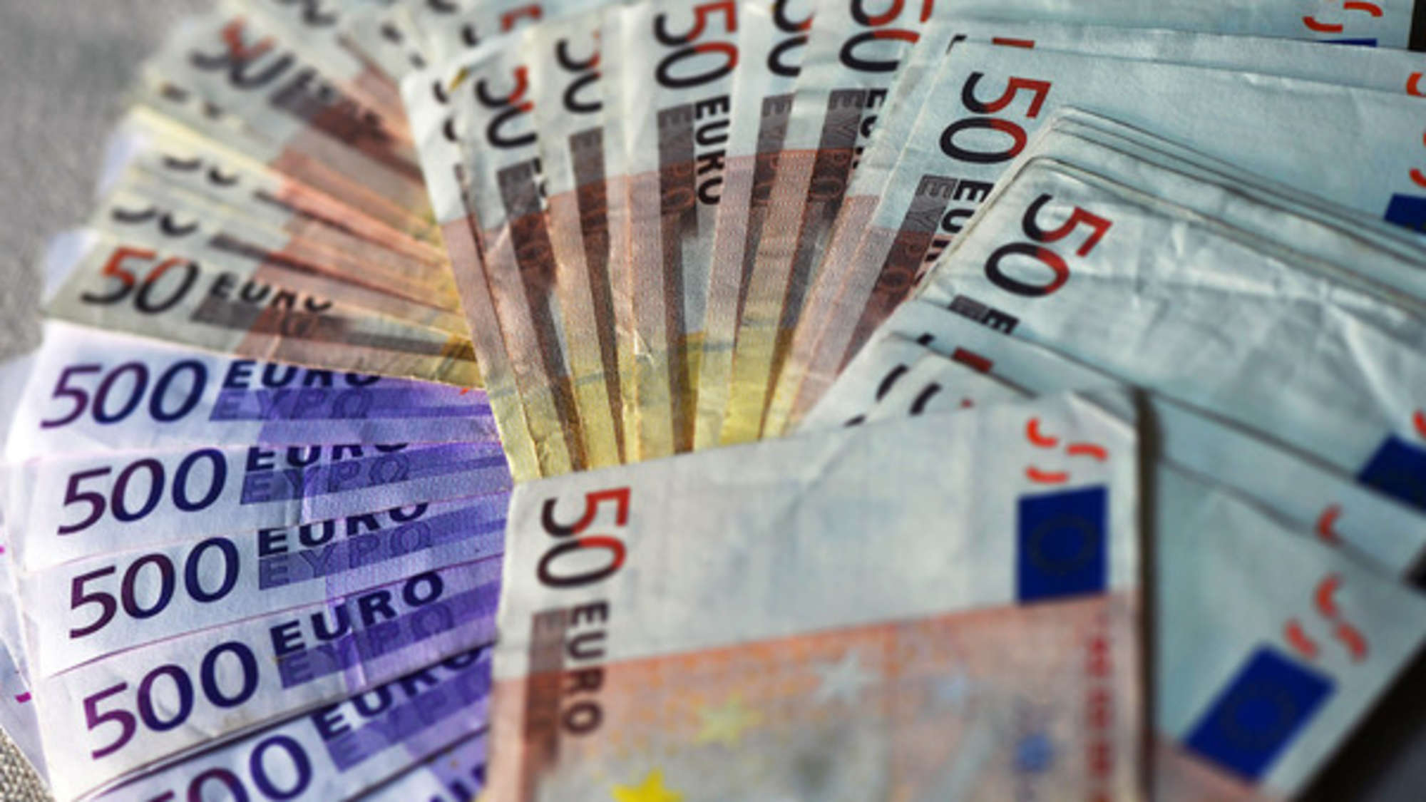 1185901558-geld-sparen-X1DHAIVK8IG